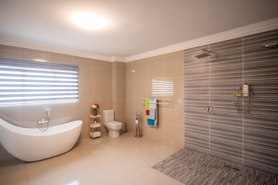 5 Bedroom Property for Sale in Melodie North West